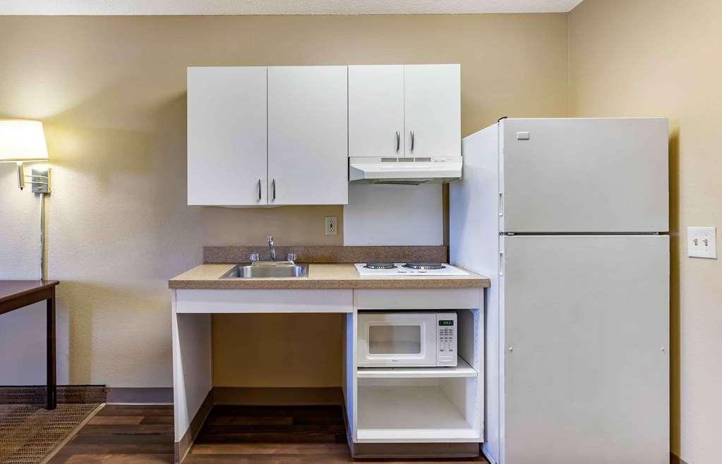 Extended Stay America Suites - Austin - Northwest Arboretum Стая снимка
