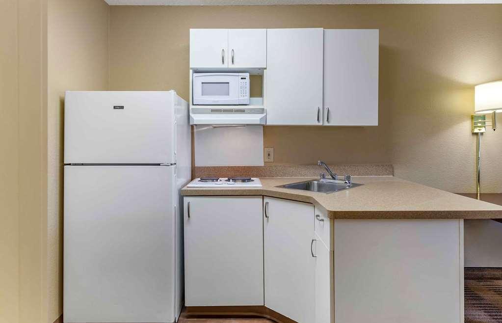 Extended Stay America Suites - Austin - Northwest Arboretum Стая снимка